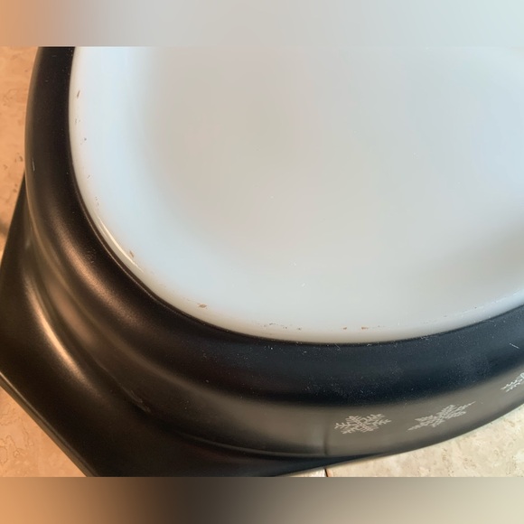 Vintage Pyrex ‘Snowflake’ pattern black #043 2 piece divided casserole set - Picture 8 of 13